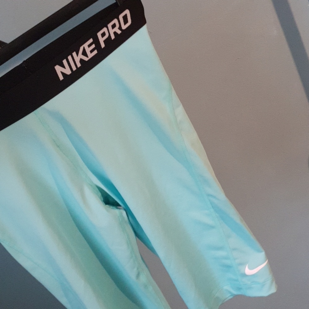 Nike mint blue dry-fit compression ( Never worn)